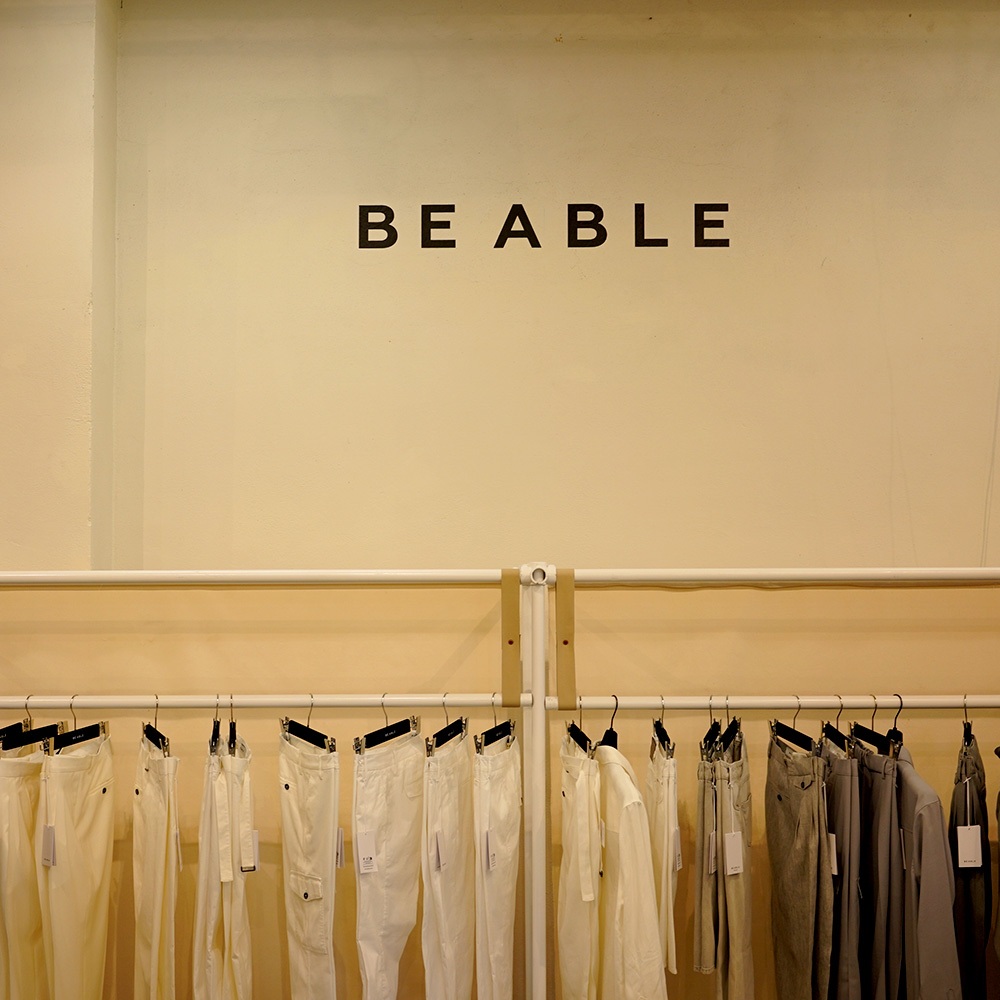 BE ABLEのパンツ